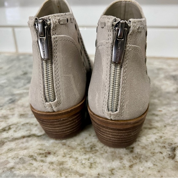 Vince Camuto Presita Light Gray Suede V Cut Out Western Ankle Booties Size 5.5 - Picture 8 of 12